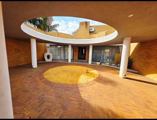 4 BEDROOM HOUSE FOR SALE IN BOKSBURG WEST